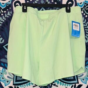 Light Green Women’s Columbia Shorts 1x
